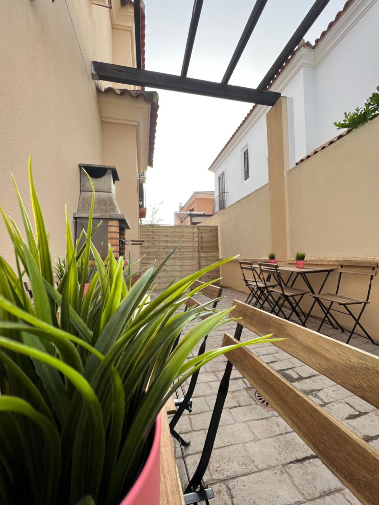 Apartamentos Sevilla Deluxe Rosales Los Rosales  Exteriör bild